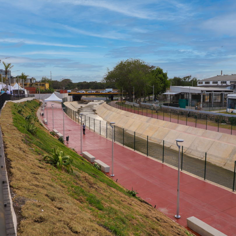 ABINADER INAUGURA SEGUNDA ETAPA DEL SANEAMIENTO DEL ARROYO GURABO