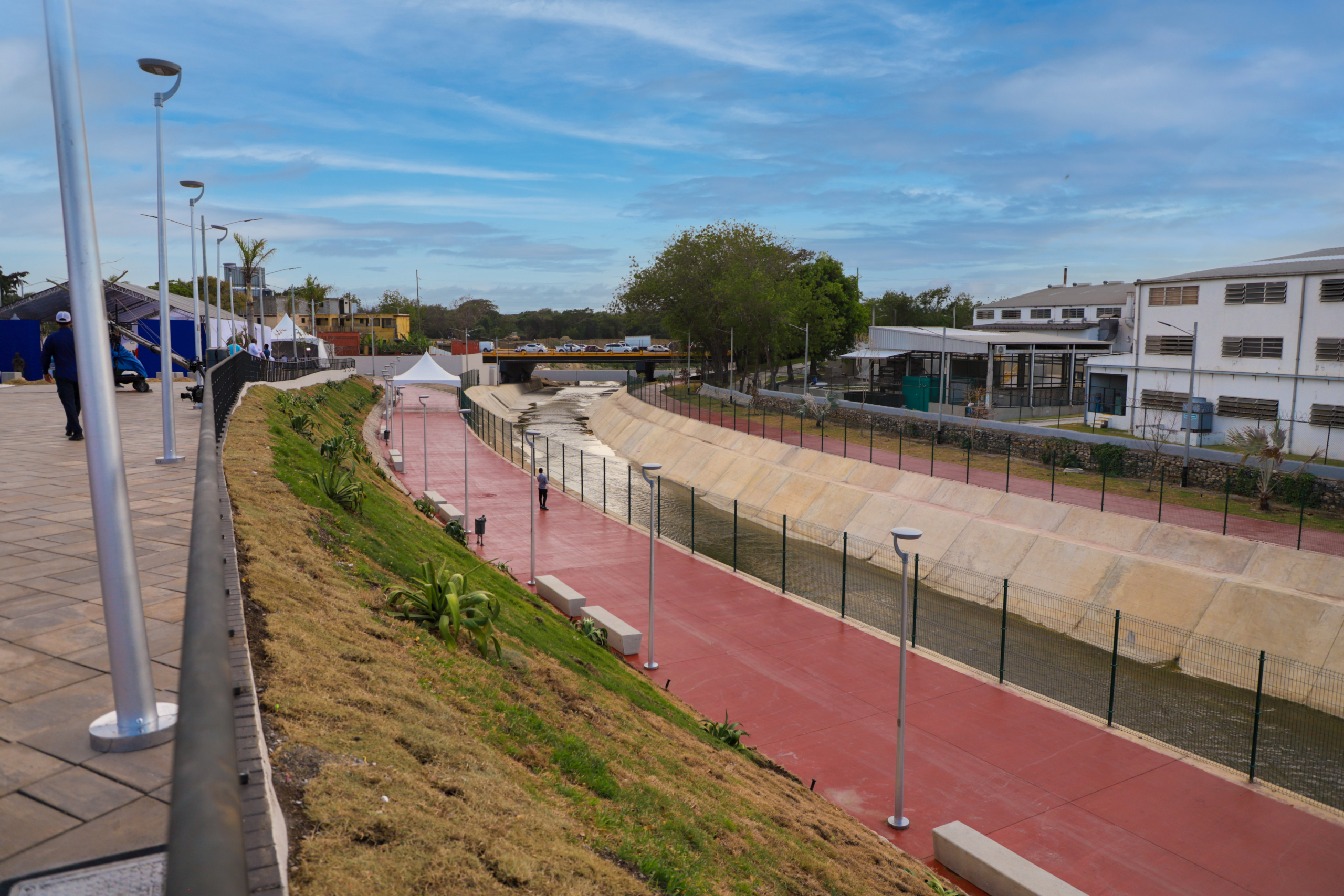 ABINADER INAUGURA SEGUNDA ETAPA DEL SANEAMIENTO DEL ARROYO GURABO