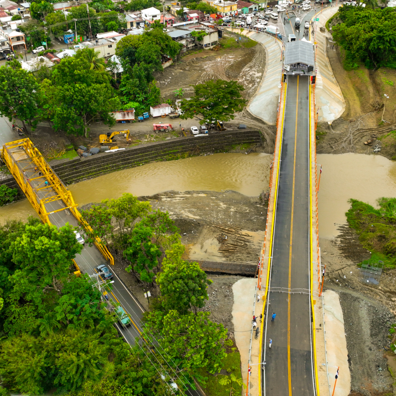 CONSTRUCCIÓN DE PUENTES:  PUERTO PLATA Y LA VEGA