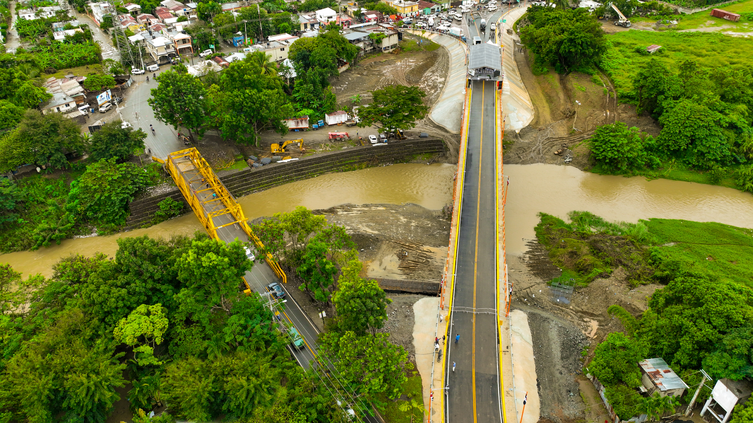 CONSTRUCCIÓN DE PUENTES:  PUERTO PLATA Y LA VEGA