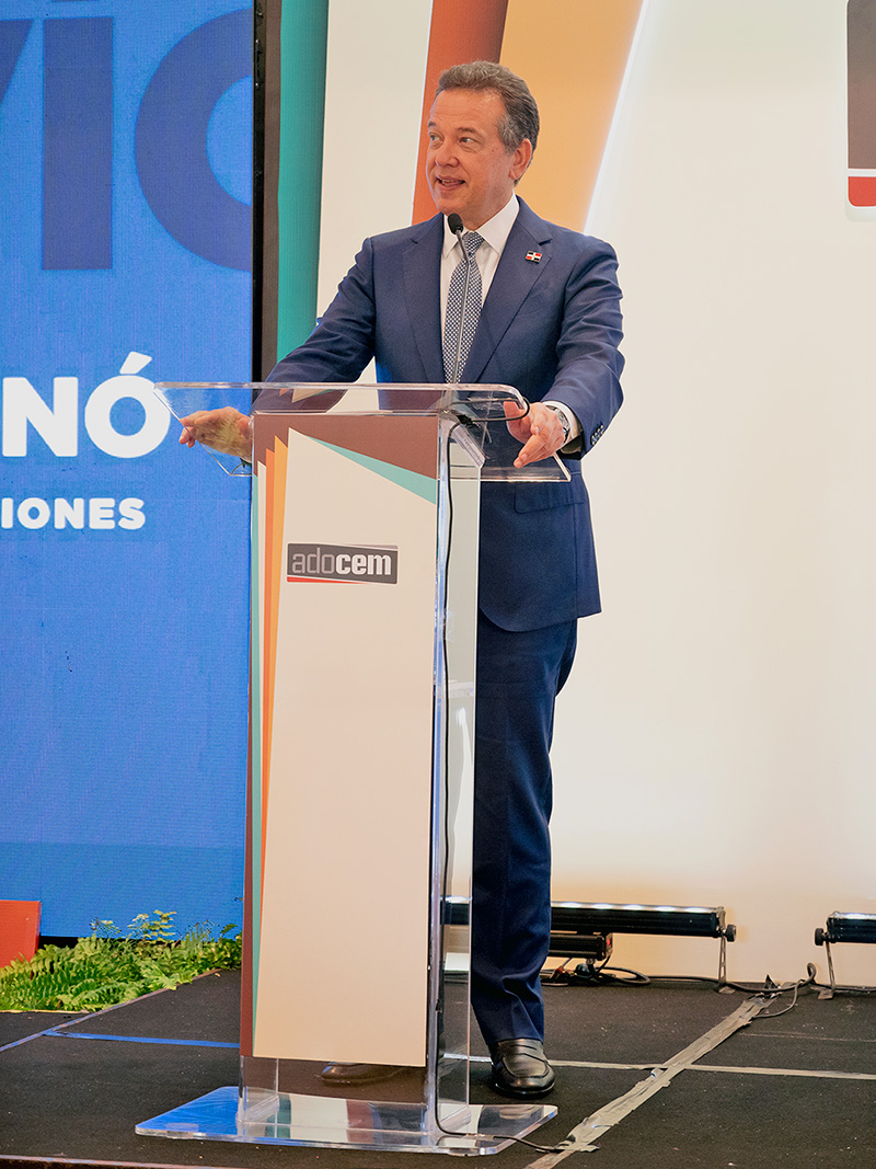 Víctor Ito Bisonó, Ministro de Vivienda, Hábitat y Edificaciones (MIVHED)